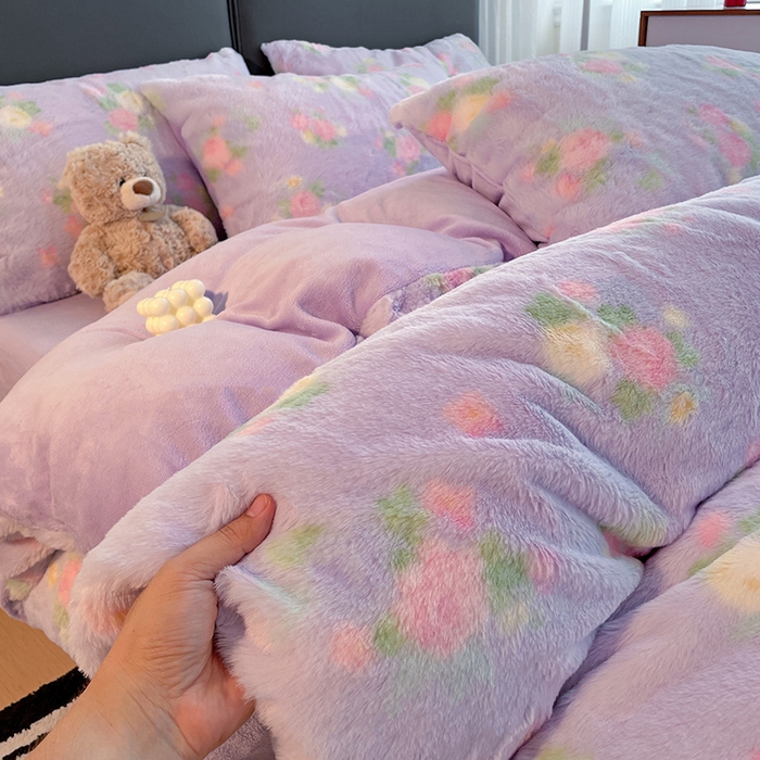 91家纺网 家纺一手货源 找家纺 金梦拉 2025直播爆款A类加厚兔绒印花系列四件套 豆蔻紫