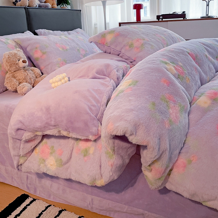 91家纺网 家纺一手货源 找家纺 金梦拉 2025直播爆款A类加厚兔绒印花系列四件套 豆蔻紫