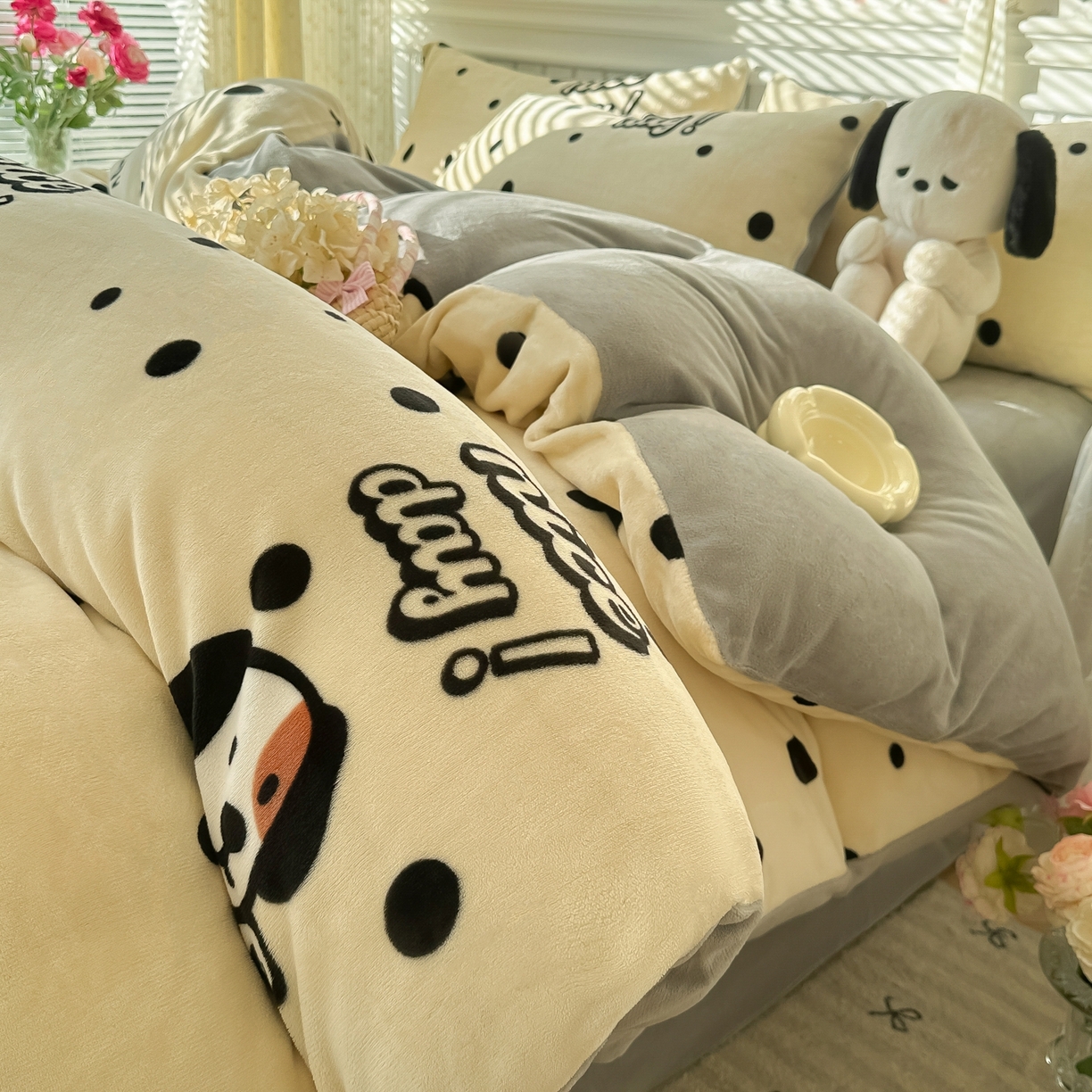 韩巢家纺 2025新款高克重印花牛奶绒床品四件套 波点狗