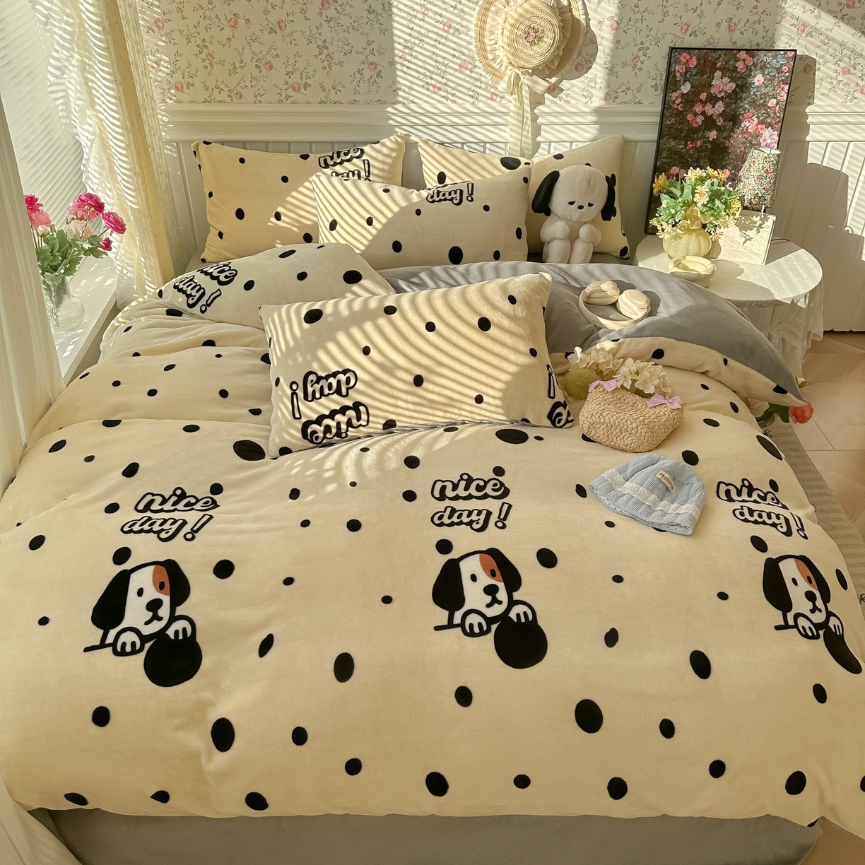 91家纺网 家纺一手货源 找家纺 韩巢家纺 2025新款高克重印花牛奶绒床品四件套 波点狗