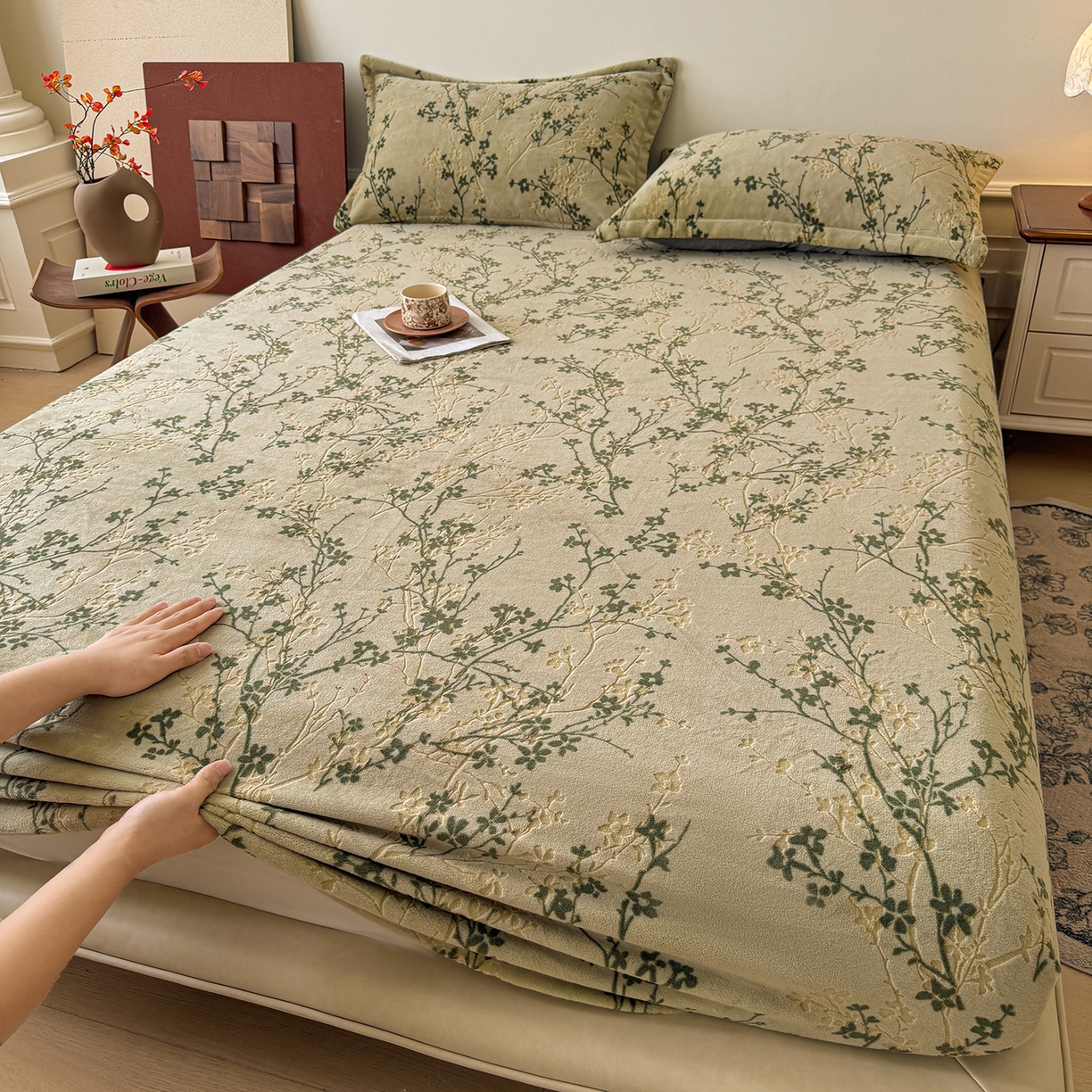 91家纺网 家纺一手货源 找家纺 （总）LIFE.丽芙 2025秋冬新款A类牛奶绒230g立体雕花加厚单层床笠单件床垫子保护套罩子三件套