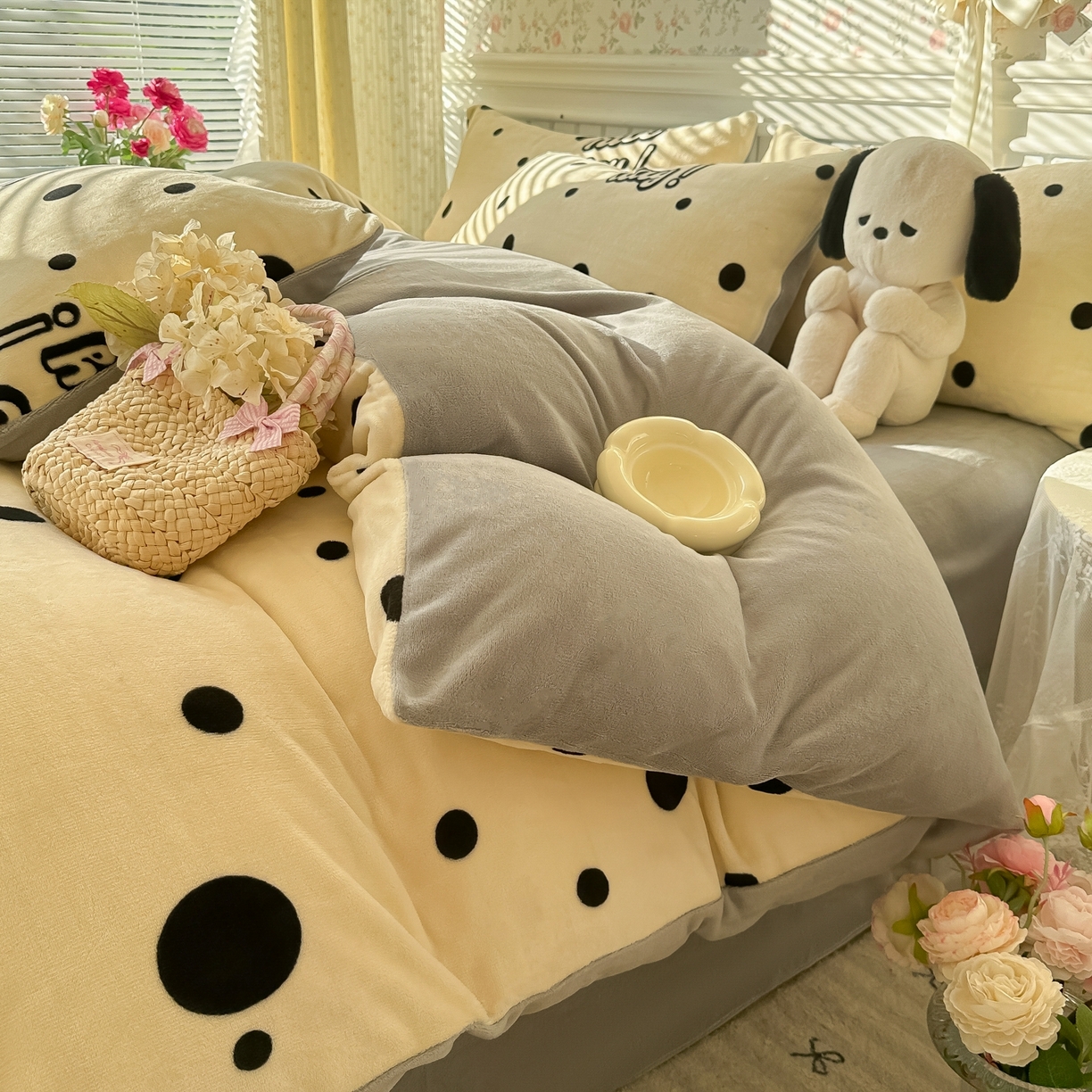 91家纺网 家纺一手货源 找家纺 韩巢家纺 2025新款高克重印花牛奶绒床品四件套 波点狗