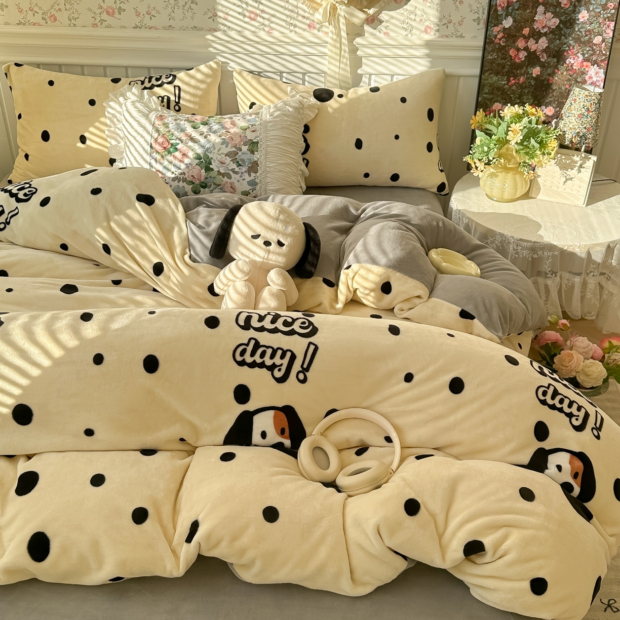 91家纺网 家纺一手货源 找家纺 韩巢家纺 2025新款高克重印花牛奶绒床品四件套 波点狗