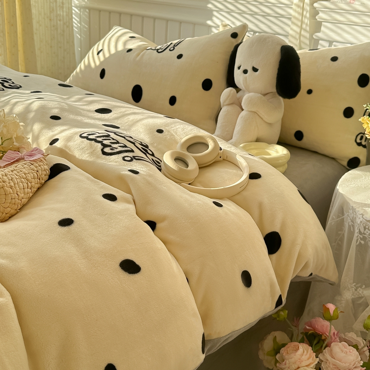 91家纺网 家纺一手货源 找家纺 韩巢家纺 2025新款高克重印花牛奶绒床品四件套 波点狗