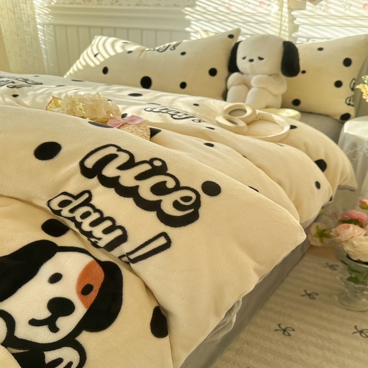 91家纺网 家纺一手货源 找家纺 韩巢家纺 2025新款高克重印花牛奶绒床品四件套 波点狗