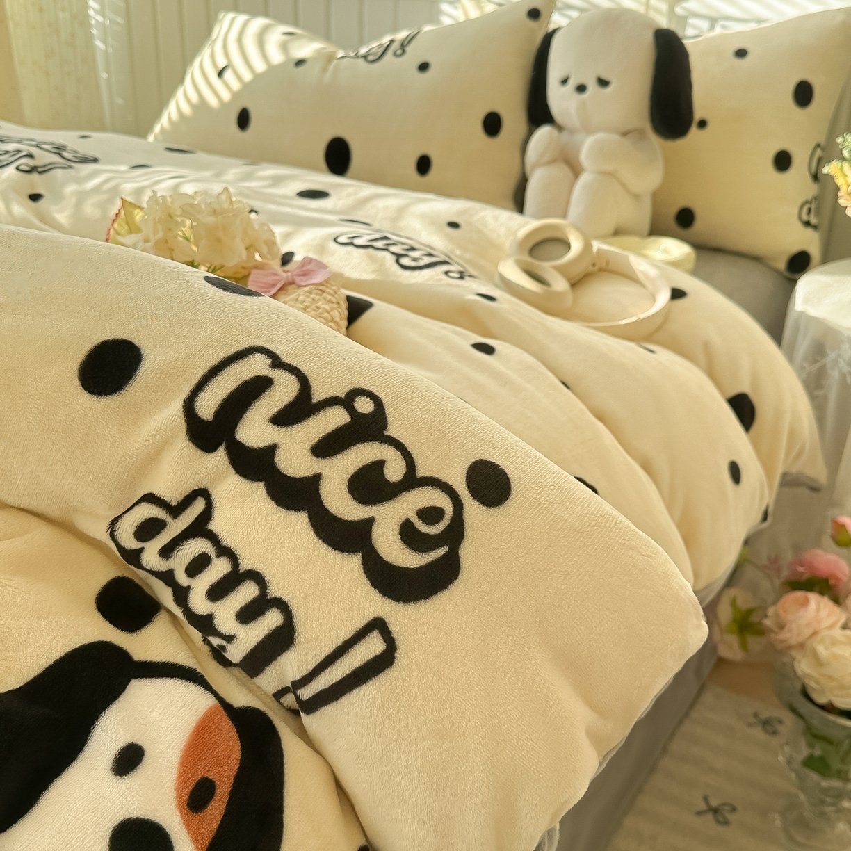 91家纺网 家纺一手货源 找家纺 韩巢家纺 2025新款高克重印花牛奶绒床品四件套 波点狗