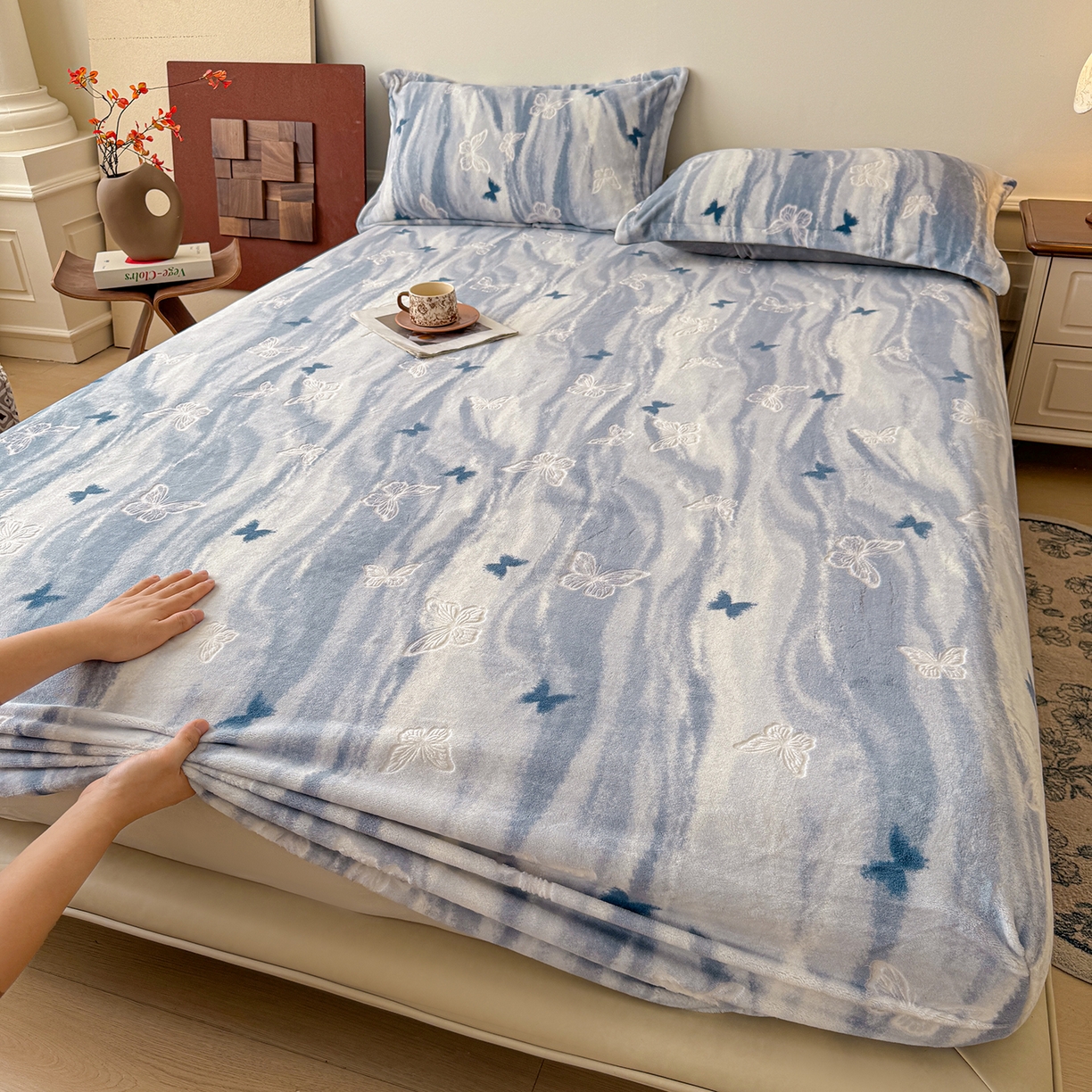 91家纺网 家纺一手货源 找家纺 （总）LIFE.丽芙 2025秋冬新款A类牛奶绒230g立体雕花加厚单层床笠单件床垫子保护套罩子三件套