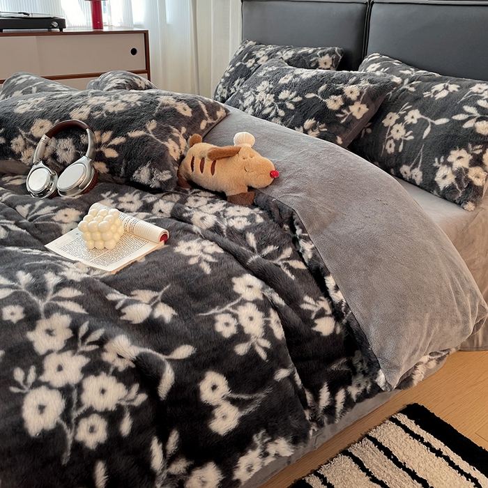 91家纺网 家纺一手货源 找家纺 金梦拉 2025直播爆款A类加厚兔绒印花系列四件套 花影灰