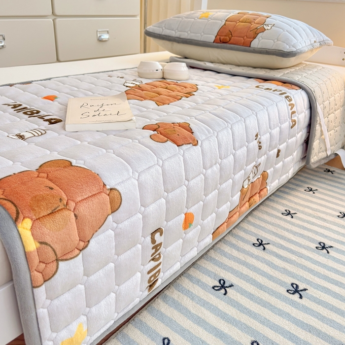 91家纺网 家纺一手货源 找家纺 雅萱家纺 2025新款牛奶绒夹棉印花床垫学生图 绒床垫-奶茶屯屯灰