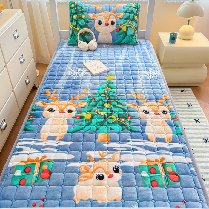 91家纺网 家纺一手货源 找家纺 雅萱家纺 2025新款牛奶绒夹棉印花床垫学生图 绒床垫-圣诞小鹿蓝色