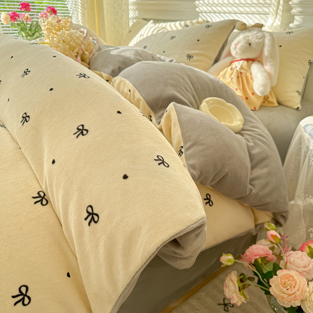 91家纺网 家纺一手货源 找家纺 韩巢家纺 2025新款高克重印花牛奶绒床品四件套 甜蜜蝴蝶结