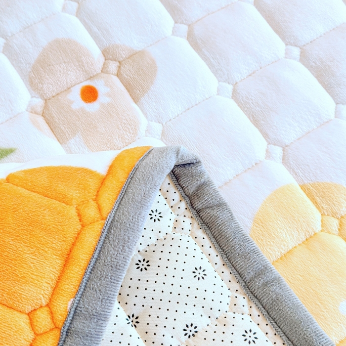 91家纺网 家纺一手货源 找家纺 雅萱家纺 2025新款牛奶绒夹棉印花床垫学生图 绒床垫-花暖香风黄色