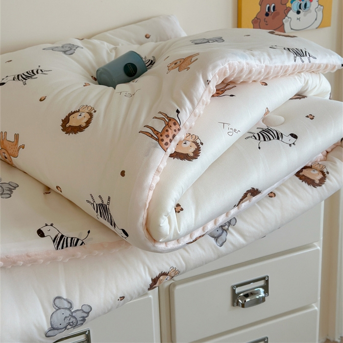 91家纺网 家纺一手货源 找家纺 暖生活 2025新款针织棉豆豆绒大豆秋冬被 被子被芯 豆豆小动物