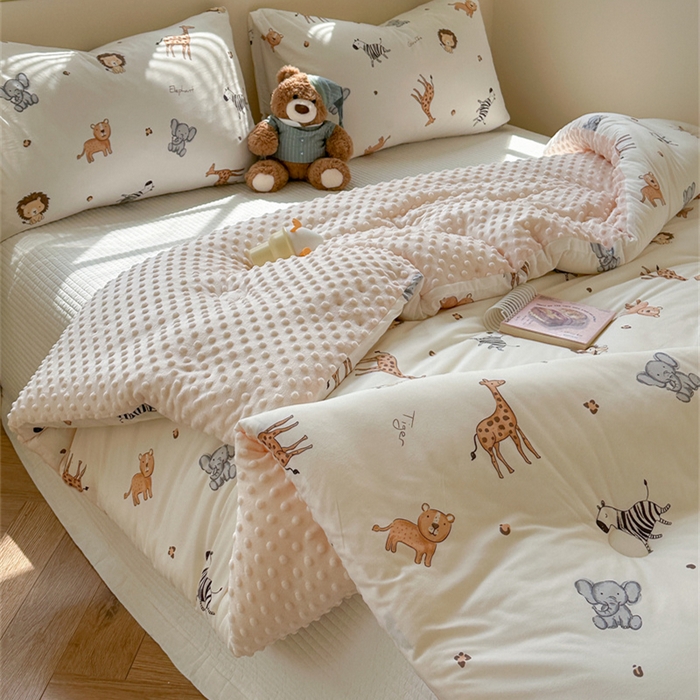 91家纺网 家纺一手货源 找家纺 暖生活 2025新款针织棉豆豆绒大豆秋冬被 被子被芯 豆豆小动物