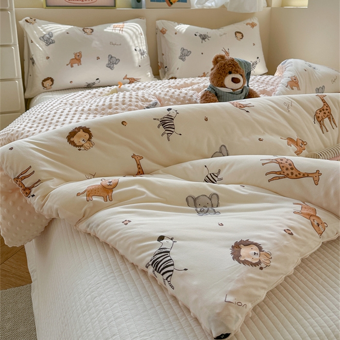 91家纺网 家纺一手货源 找家纺 暖生活 2025新款针织棉豆豆绒大豆秋冬被 被子被芯 豆豆小动物