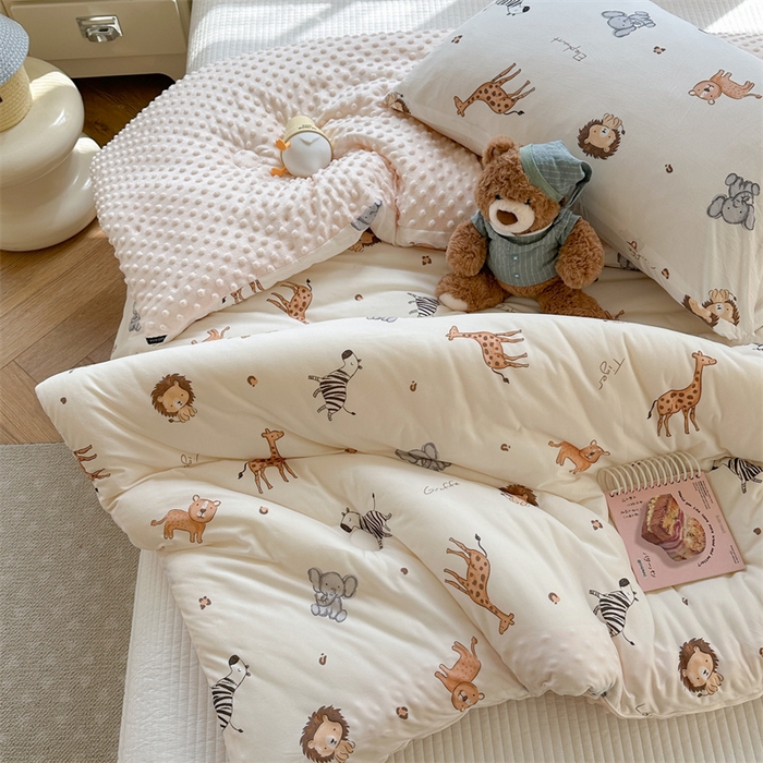 91家纺网 家纺一手货源 找家纺 暖生活 2025新款针织棉豆豆绒大豆秋冬被 被子被芯 豆豆小动物