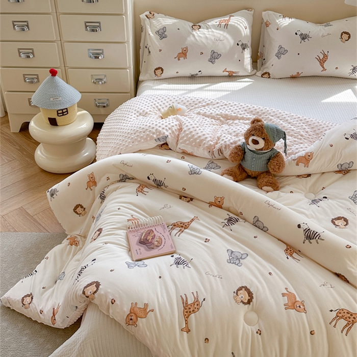 91家纺网 家纺一手货源 找家纺 暖生活 2025新款针织棉豆豆绒大豆秋冬被 被子被芯 豆豆小动物