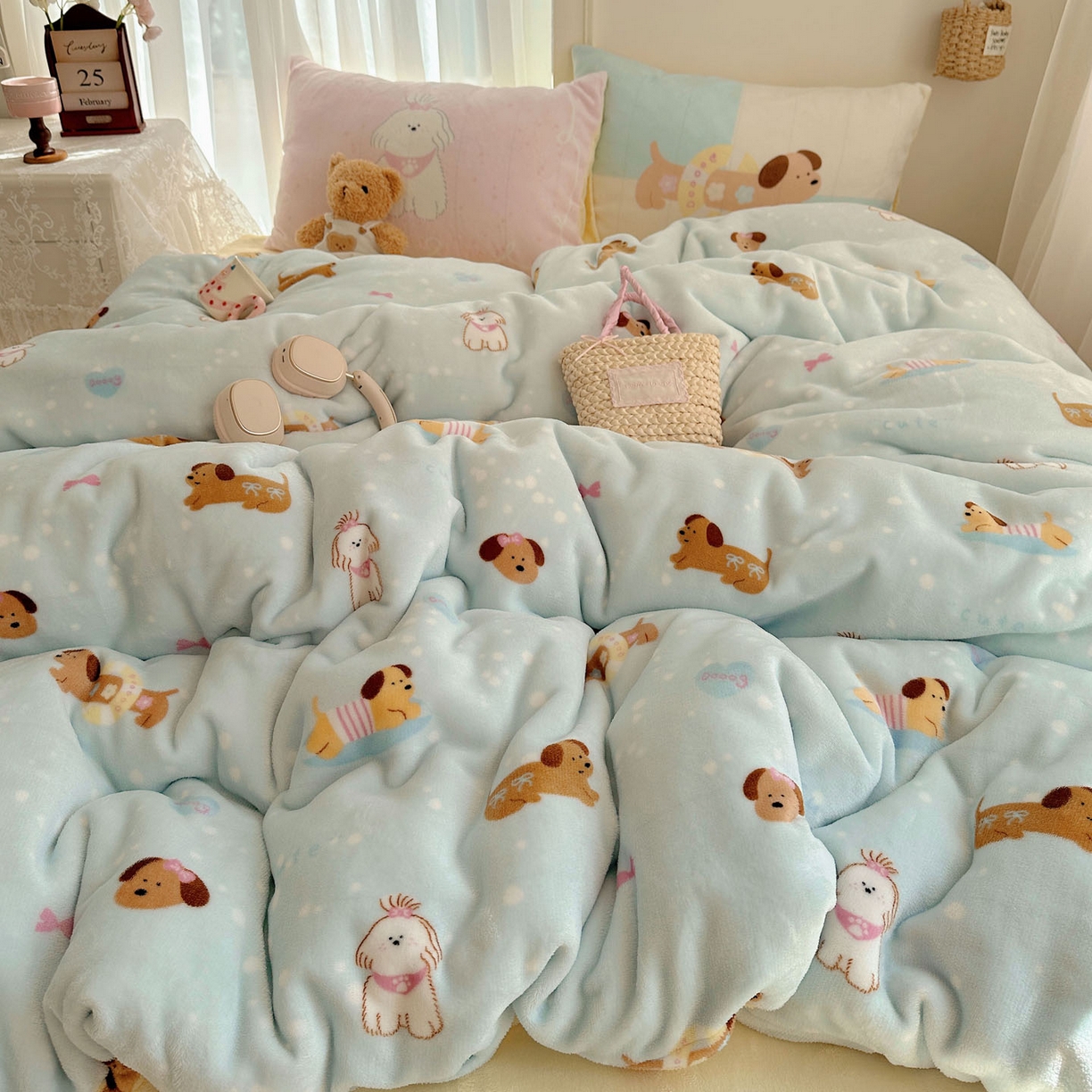 91家纺网 家纺一手货源 找家纺 美乐迪家纺 2025秋冬新款牛奶绒四件套 香肠狗