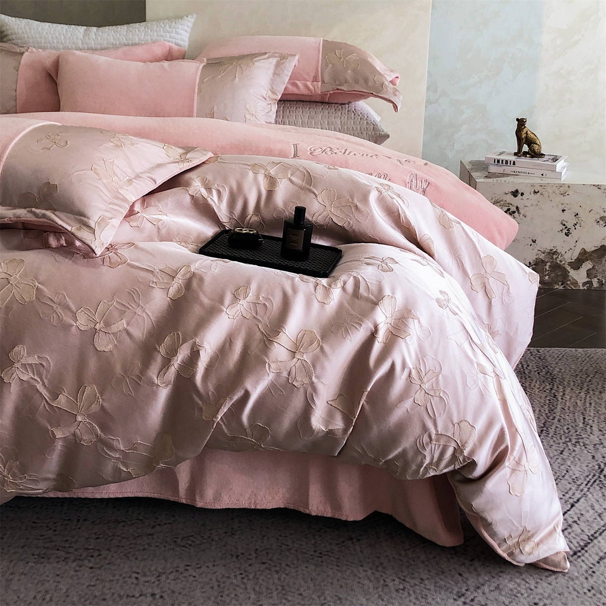 91家纺网 家纺一手货源 找家纺 （总）换种生活 2025新款A类浮雕牛奶绒刺绣四件套