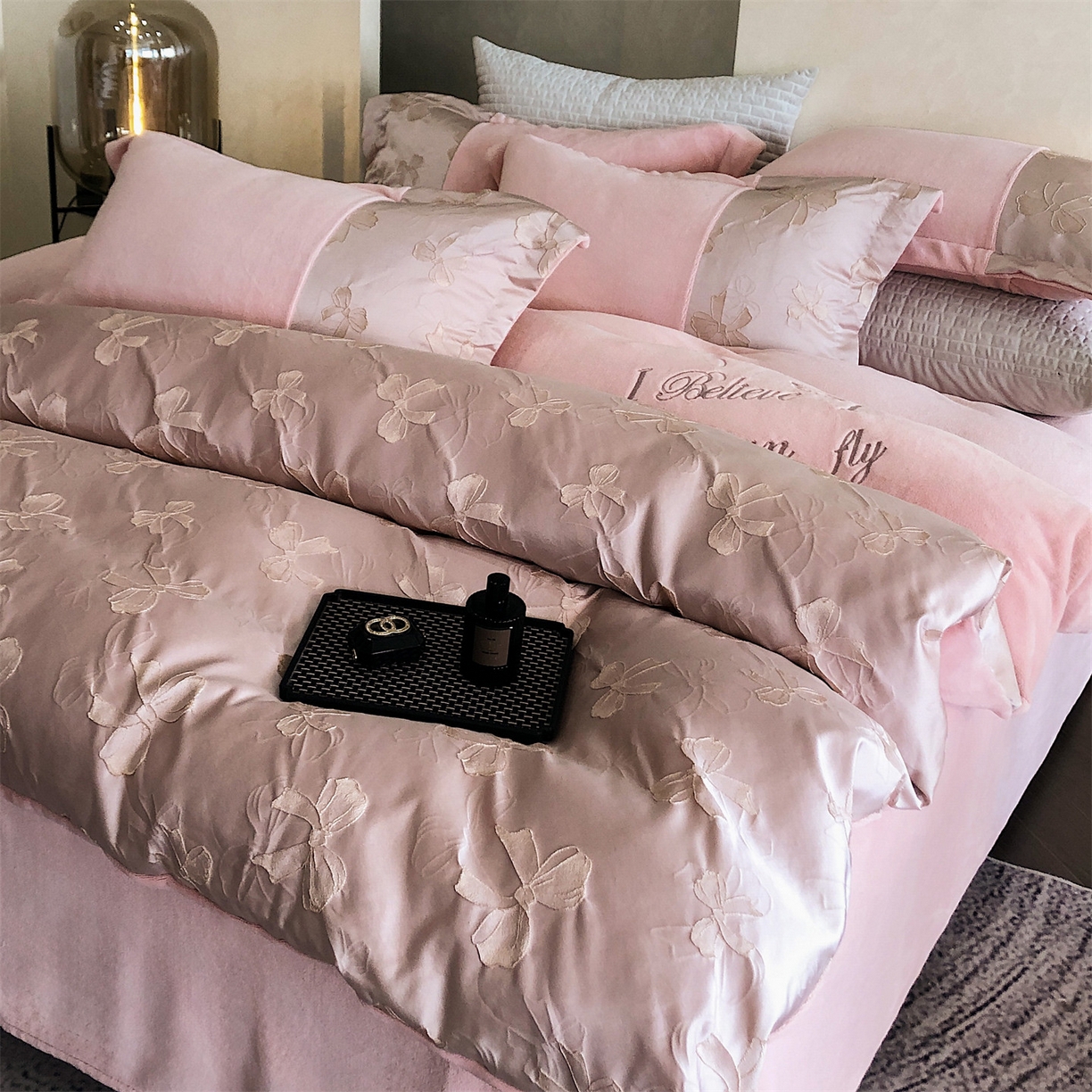 91家纺网 家纺一手货源 找家纺 （总）换种生活 2025新款A类浮雕牛奶绒刺绣四件套