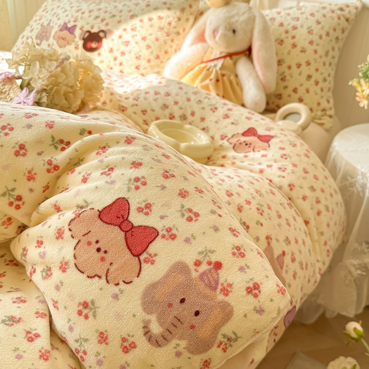 91家纺网 家纺一手货源 找家纺 韩巢家纺 2025新款高克重印花牛奶绒床品四件套 动物乐园