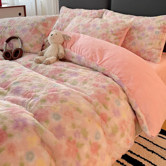 91家纺网 家纺一手货源 找家纺 金梦拉 2025直播爆款A类加厚兔绒印花系列四件套 柔韵粉