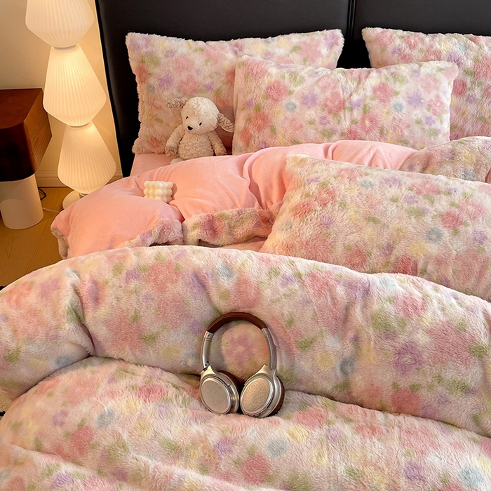 91家纺网 家纺一手货源 找家纺 金梦拉 2025直播爆款A类加厚兔绒印花系列四件套 柔韵粉