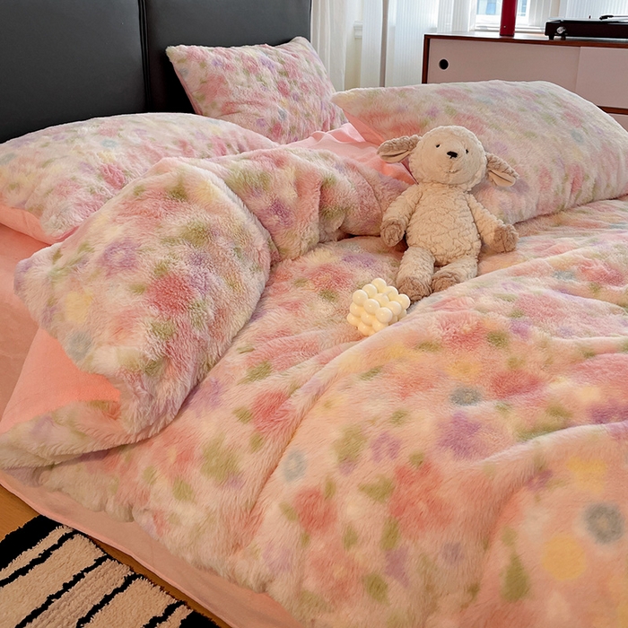 91家纺网 家纺一手货源 找家纺 金梦拉 2025直播爆款A类加厚兔绒印花系列四件套 柔韵粉