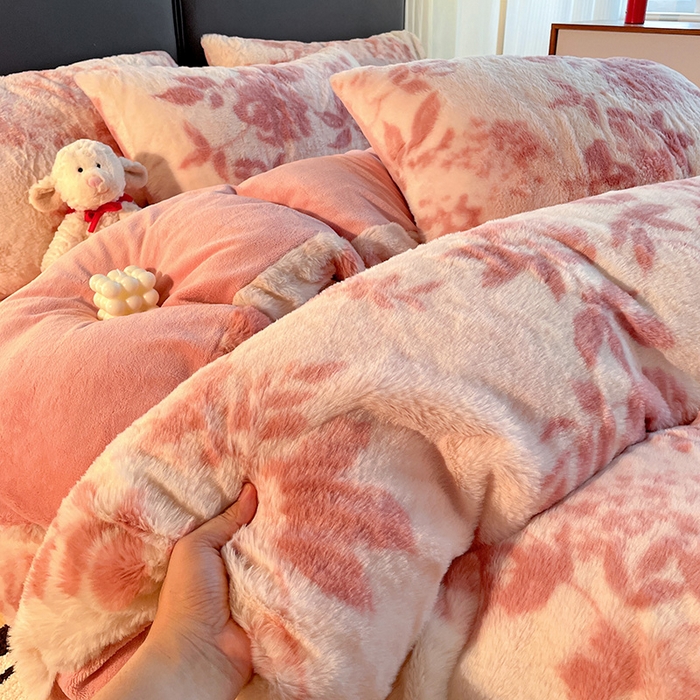 91家纺网 家纺一手货源 找家纺 金梦拉 2025直播爆款A类加厚兔绒印花系列四件套 水雾粉