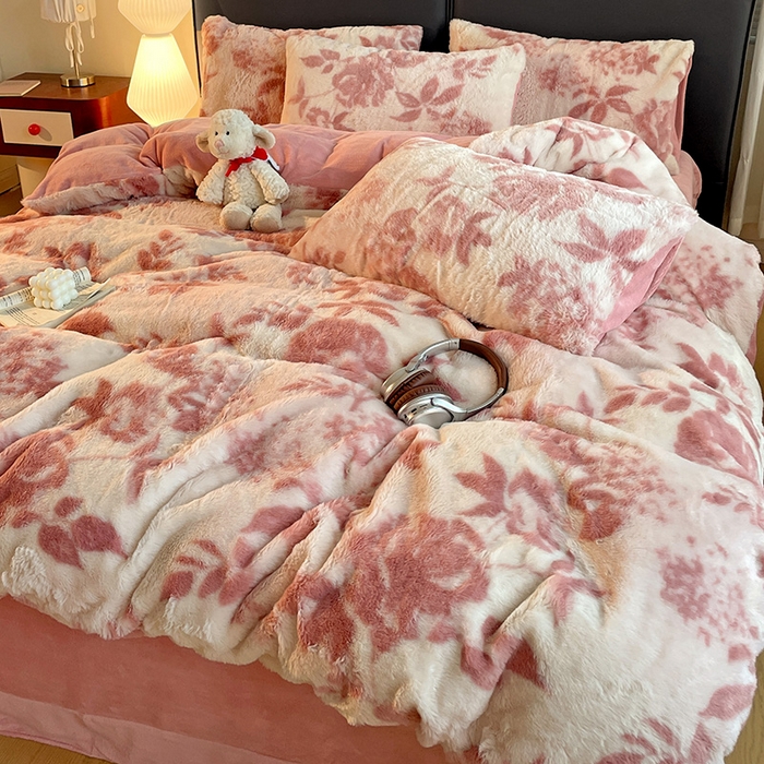 91家纺网 家纺一手货源 找家纺 金梦拉 2025直播爆款A类加厚兔绒印花系列四件套 水雾粉