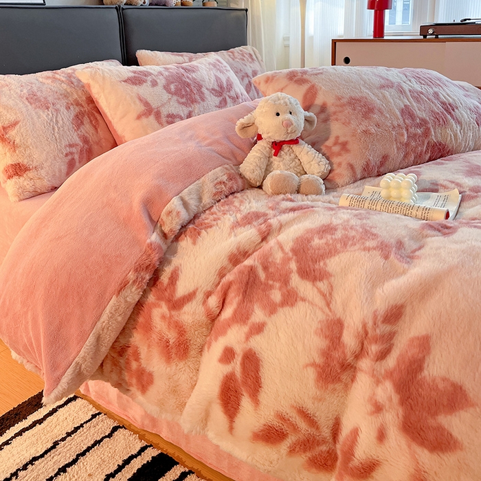 91家纺网 家纺一手货源 找家纺 金梦拉 2025直播爆款A类加厚兔绒印花系列四件套 水雾粉