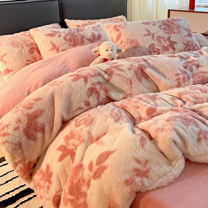 91家纺网 家纺一手货源 找家纺 金梦拉 2025直播爆款A类加厚兔绒印花系列四件套 水雾粉