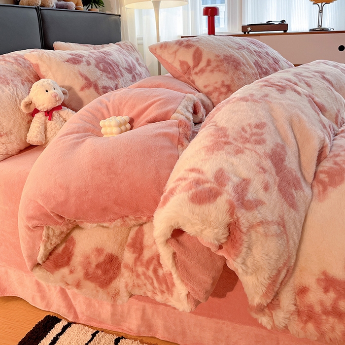 91家纺网 家纺一手货源 找家纺 金梦拉 2025直播爆款A类加厚兔绒印花系列四件套 水雾粉