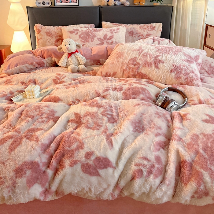 91家纺网 家纺一手货源 找家纺 金梦拉 2025直播爆款A类加厚兔绒印花系列四件套 水雾粉