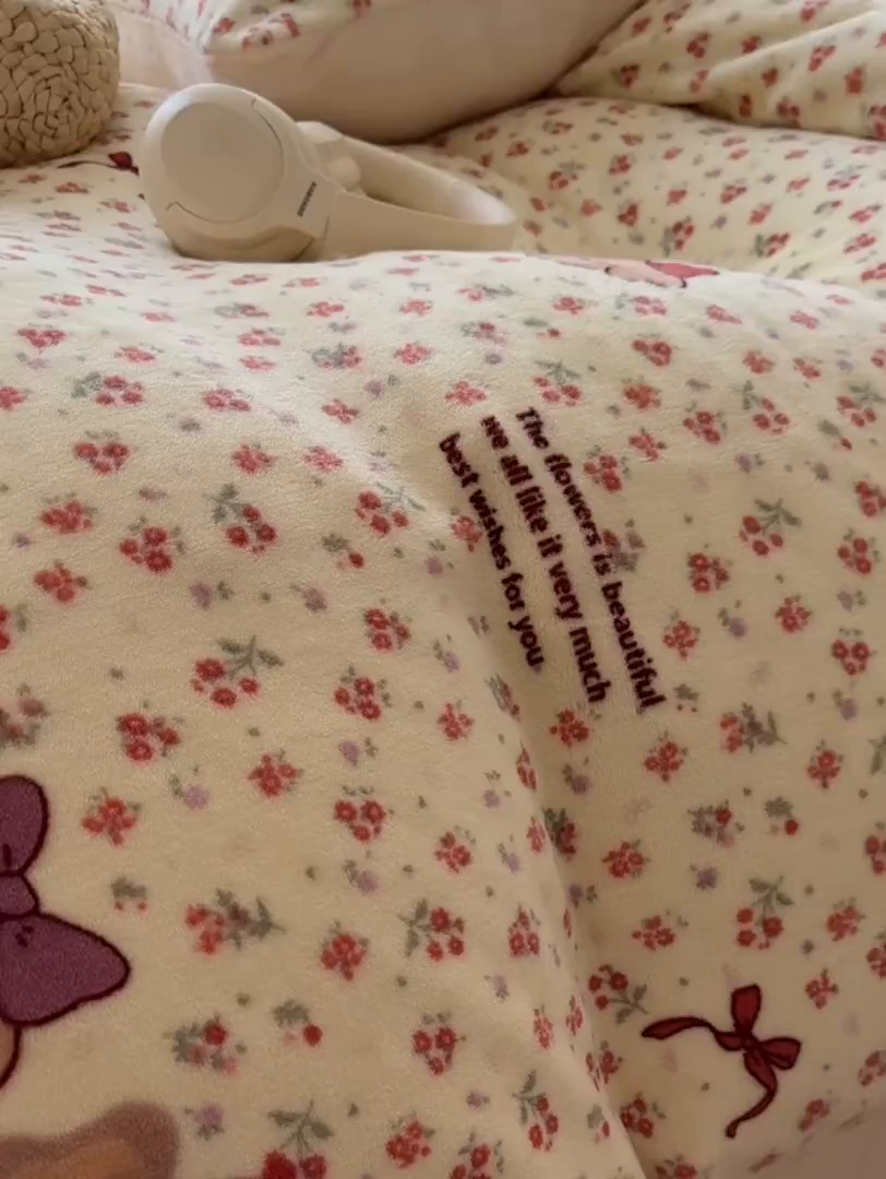 91家纺网 家纺一手货源 找家纺 韩巢家纺 2025新款高克重印花牛奶绒床品四件套 动物乐园