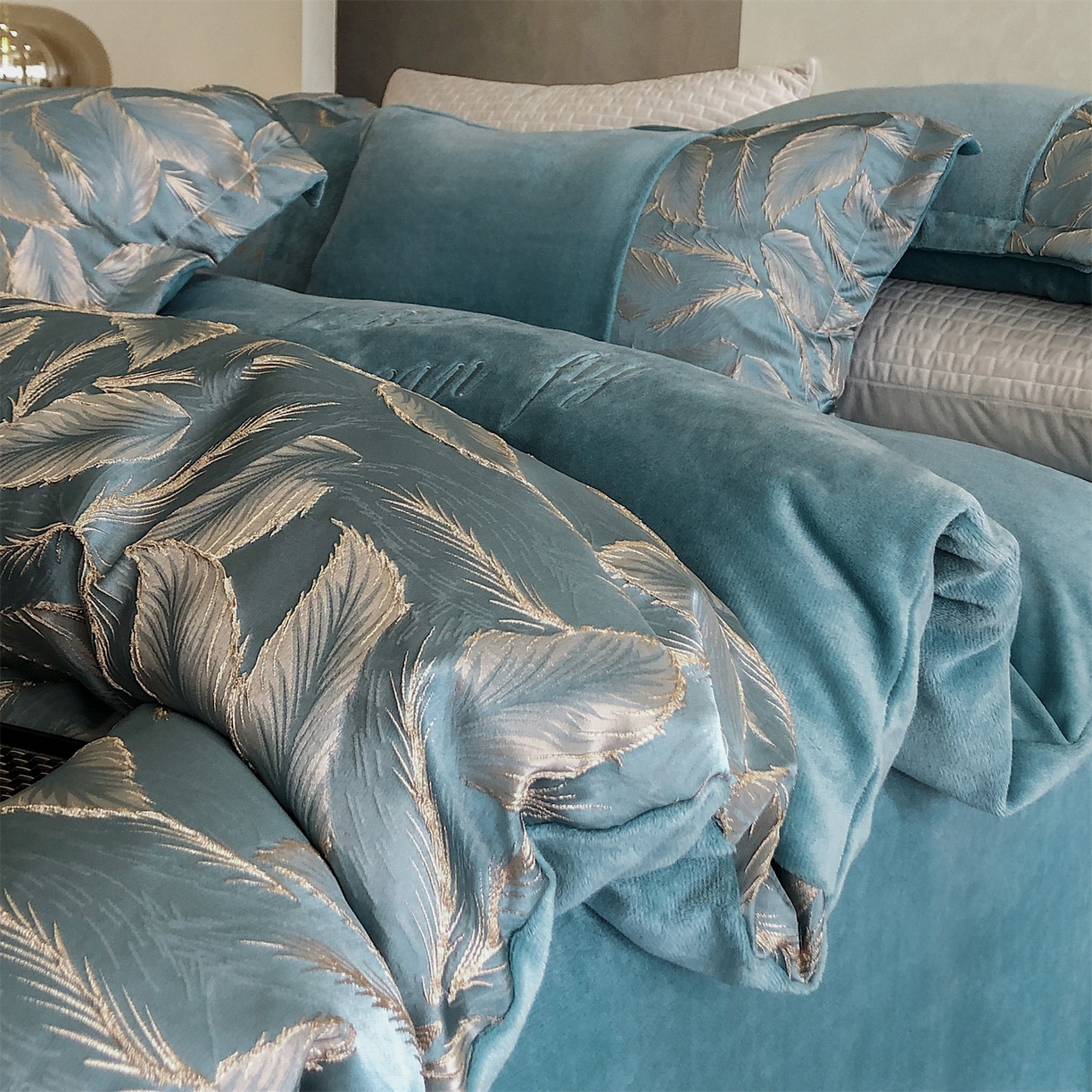 91家纺网 家纺一手货源 找家纺 （总）换种生活 2025新款A类浮雕牛奶绒刺绣四件套