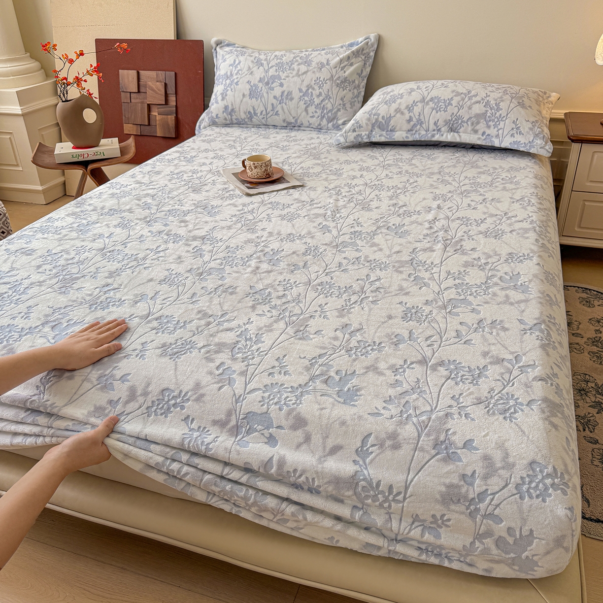 LIFE.丽芙 2025秋冬新款A类牛奶绒230g立体雕花加厚单层床笠单件床垫子保护套罩子三件套 花朝梦-蓝