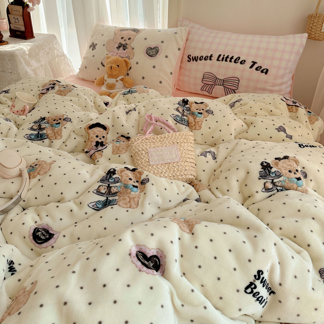 91家纺网 家纺一手货源 找家纺 美乐迪家纺 2025秋冬新款牛奶绒四件套 茶画熊