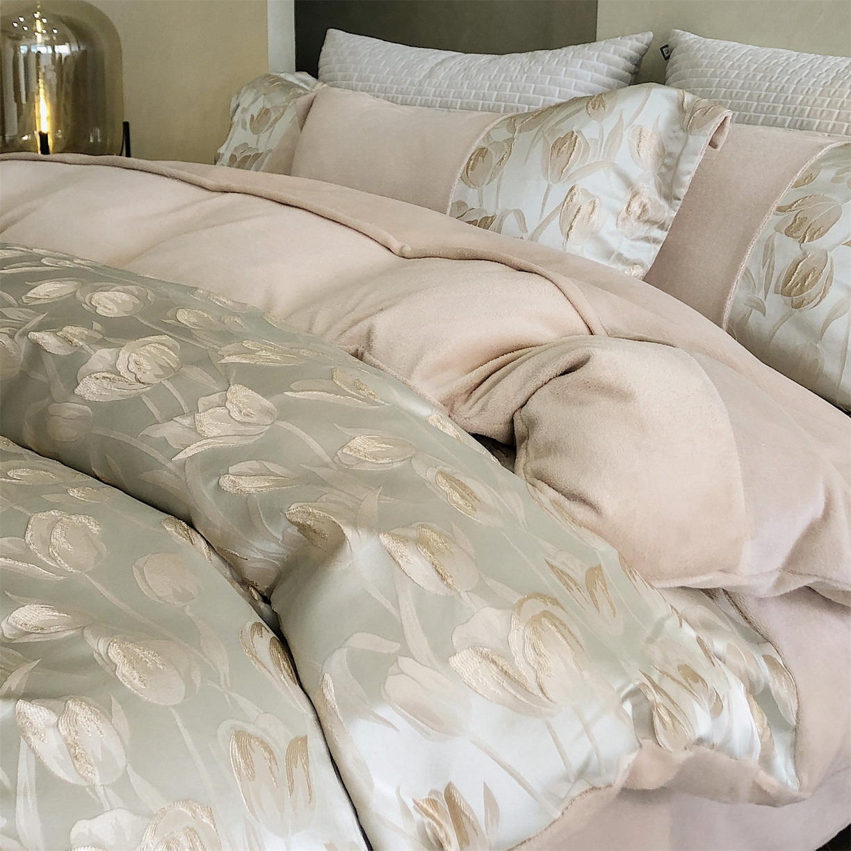 91家纺网 家纺一手货源 找家纺 （总）换种生活 2025新款A类浮雕牛奶绒刺绣四件套