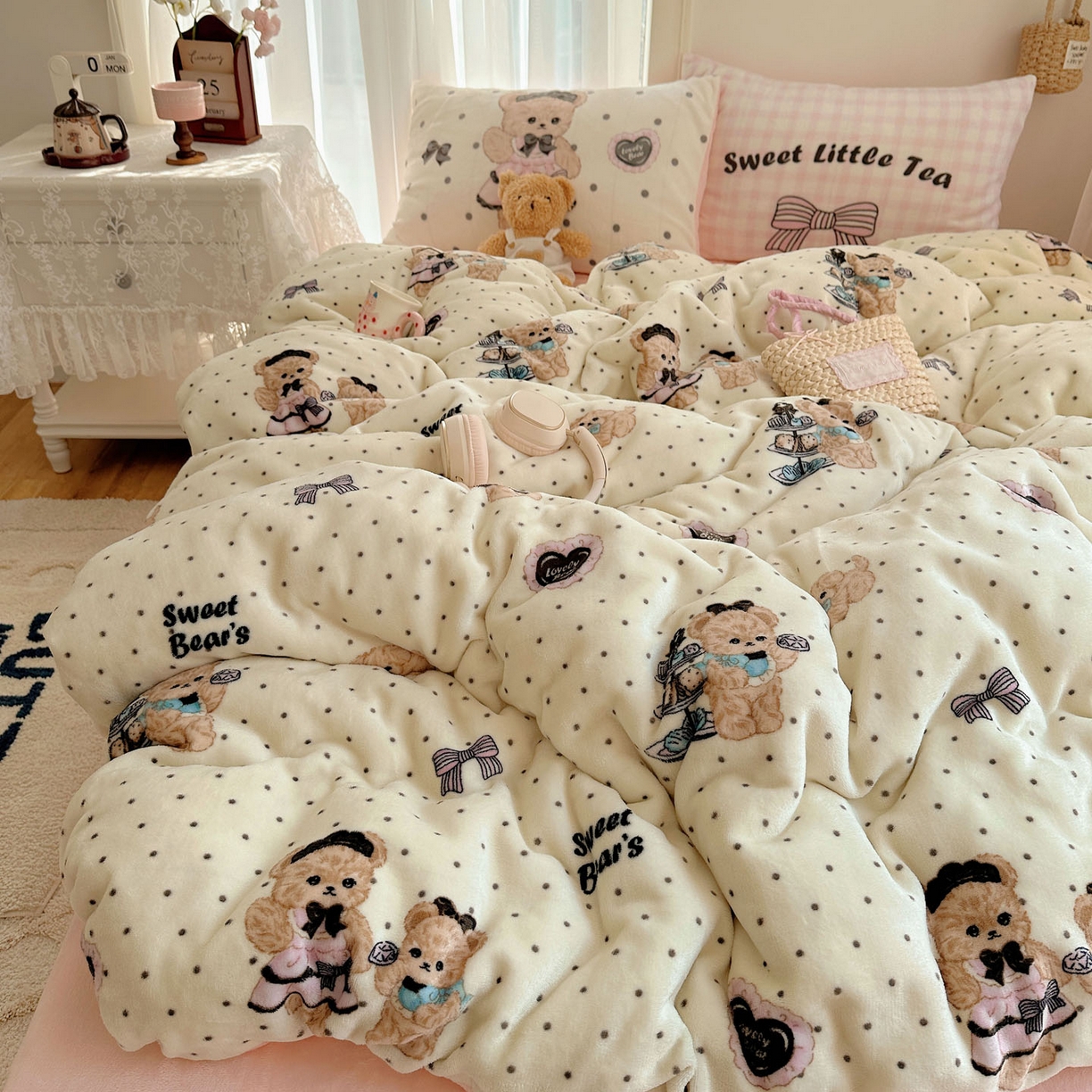 91家纺网 家纺一手货源 找家纺 美乐迪家纺 2025秋冬新款牛奶绒四件套 茶画熊