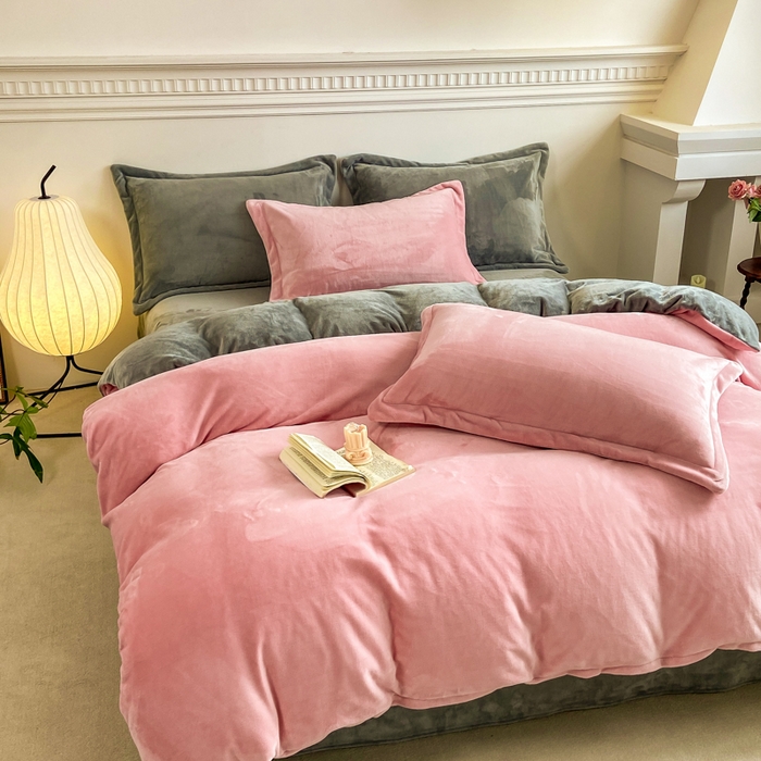 91家纺网 家纺一手货源 找家纺 （总）富馨莱 2025新款牛奶绒纯色双拼四件套