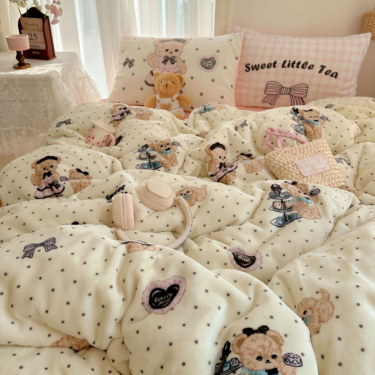 91家纺网 家纺一手货源 找家纺 美乐迪家纺 2025秋冬新款牛奶绒四件套 茶画熊