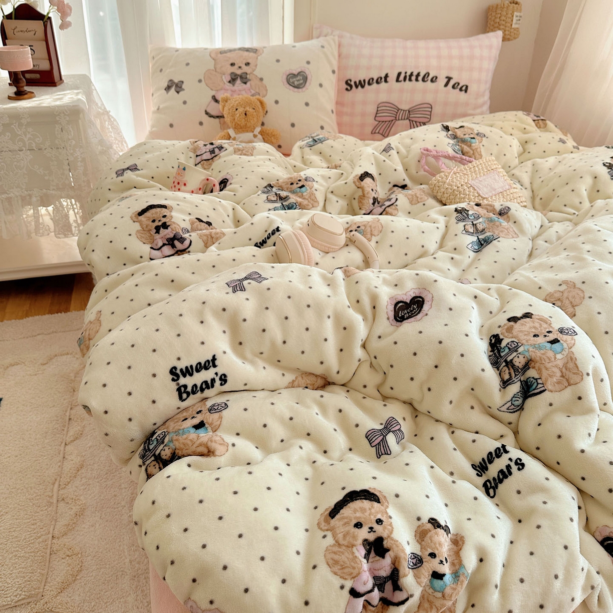 91家纺网 家纺一手货源 找家纺 美乐迪家纺 2025秋冬新款牛奶绒四件套 茶画熊