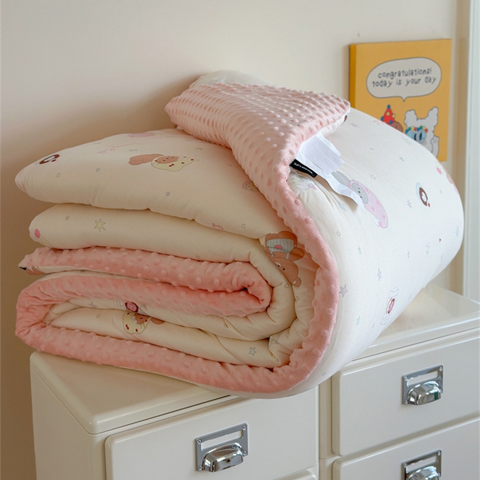 91家纺网 家纺一手货源 找家纺 暖生活 2025新款针织棉豆豆绒大豆秋冬被 被子被芯 黑皮KT