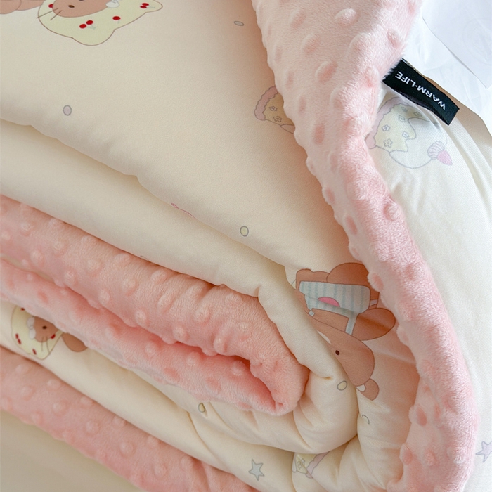 91家纺网 家纺一手货源 找家纺 暖生活 2025新款针织棉豆豆绒大豆秋冬被 被子被芯 黑皮KT