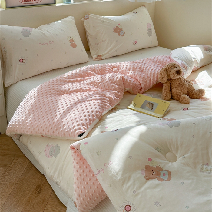 91家纺网 家纺一手货源 找家纺 暖生活 2025新款针织棉豆豆绒大豆秋冬被 被子被芯 黑皮KT