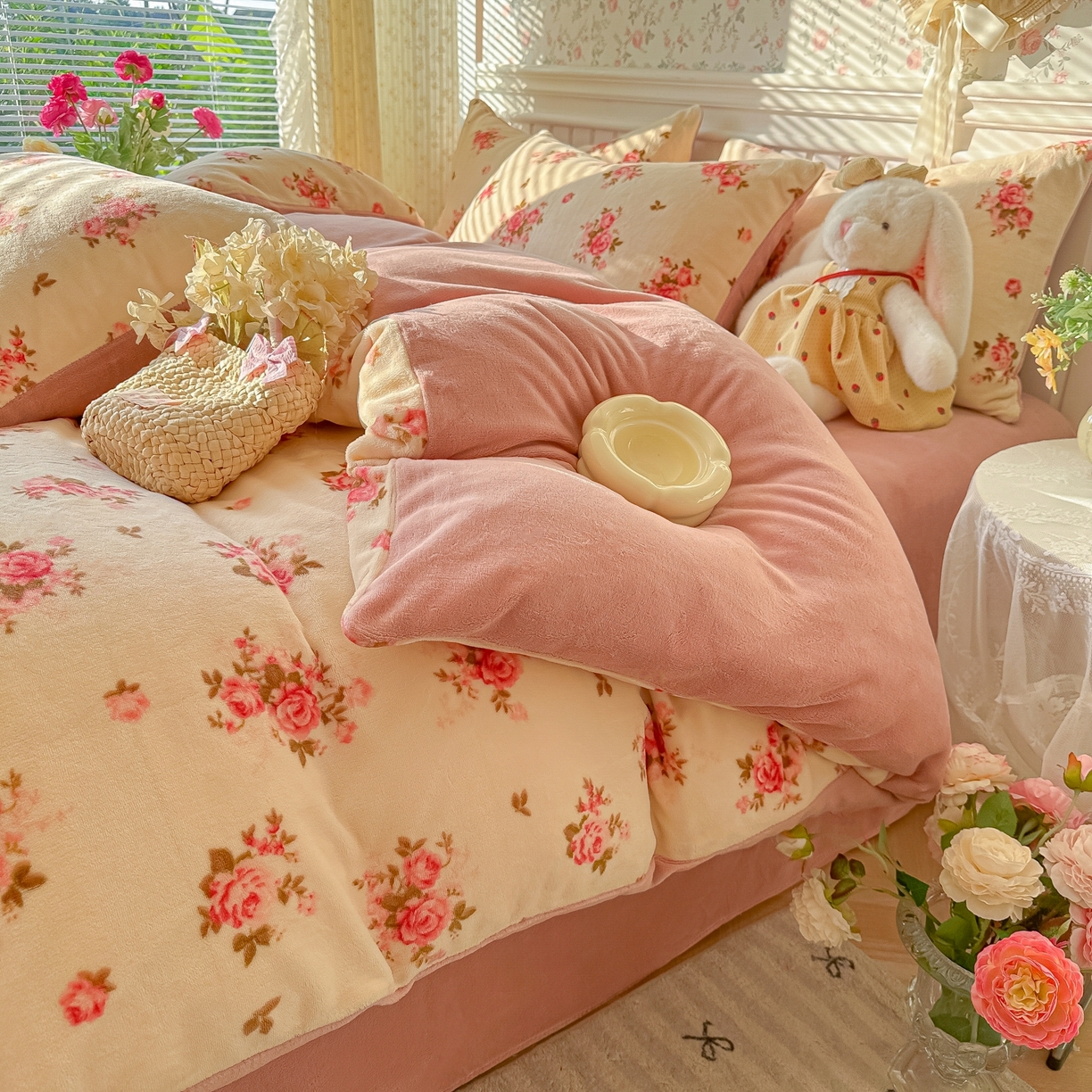91家纺网 家纺一手货源 找家纺 韩巢家纺 2025新款高克重印花牛奶绒床品四件套 花仙子