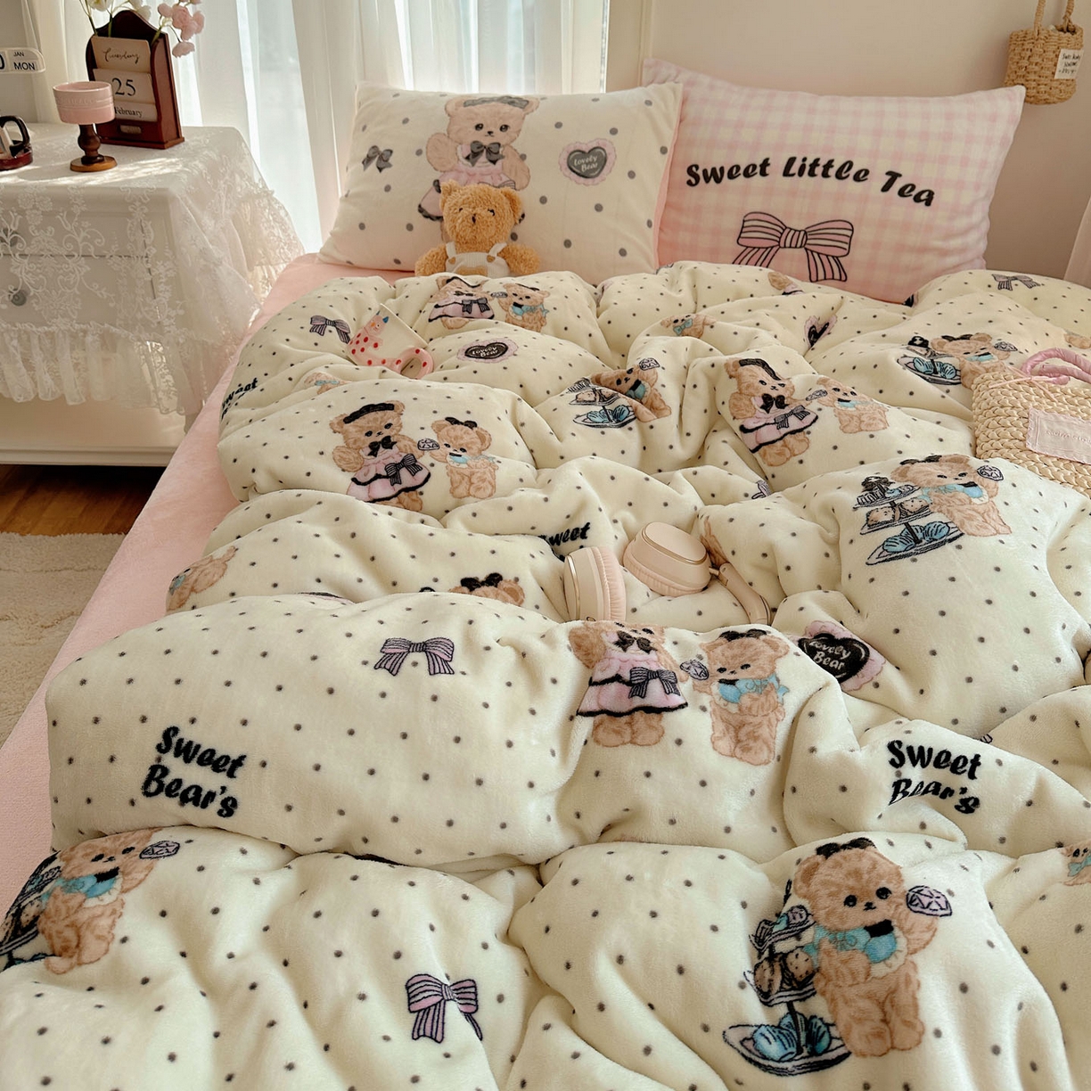 91家纺网 家纺一手货源 找家纺 美乐迪家纺 2025秋冬新款牛奶绒四件套 茶画熊