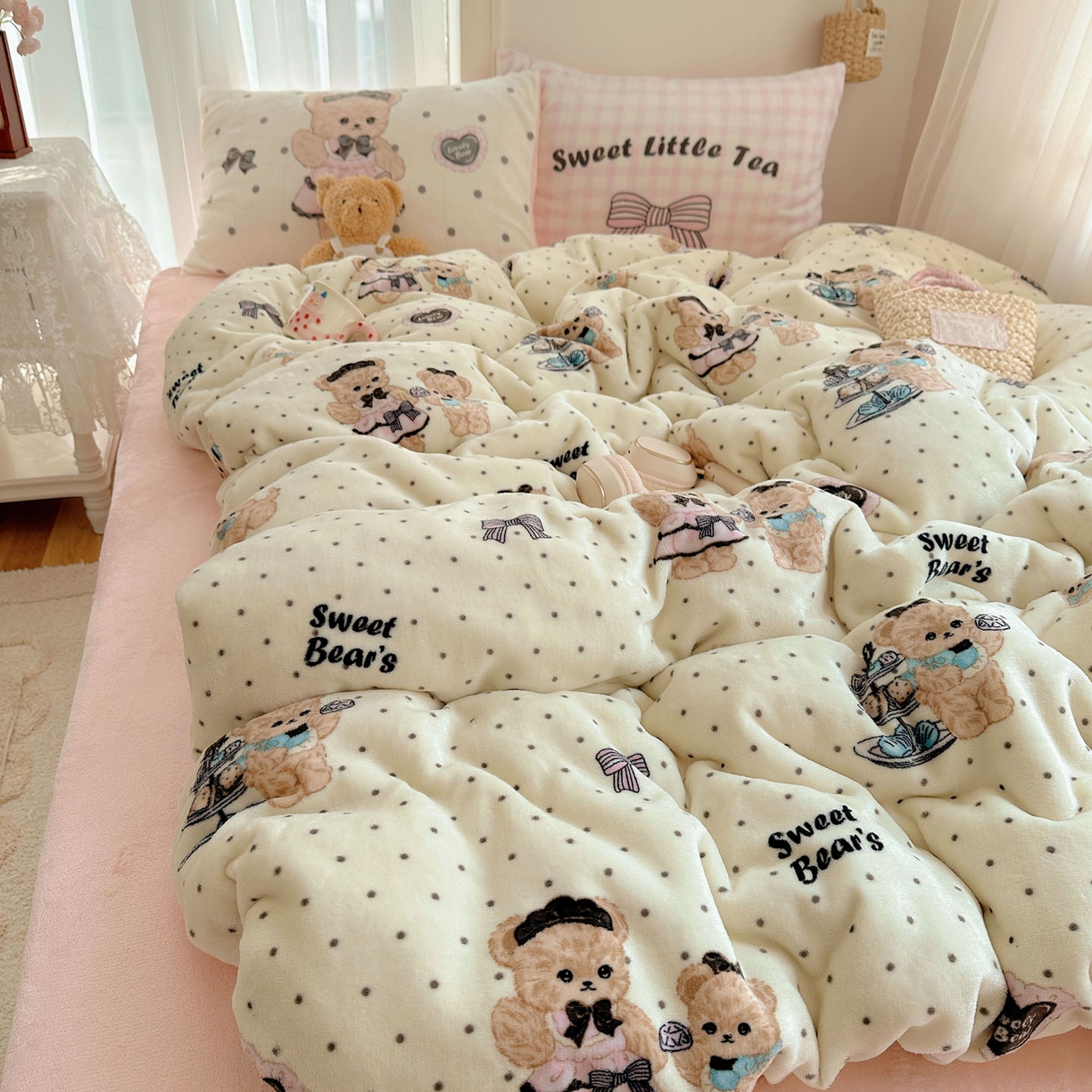 91家纺网 家纺一手货源 找家纺 美乐迪家纺 2025秋冬新款牛奶绒四件套 茶画熊