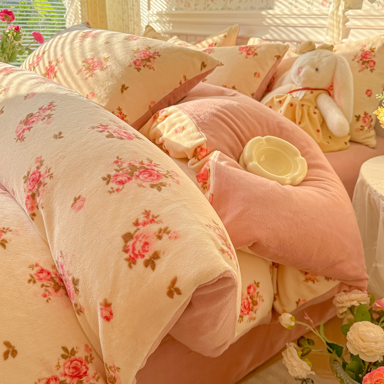 91家纺网 家纺一手货源 找家纺 韩巢家纺 2025新款高克重印花牛奶绒床品四件套 花仙子